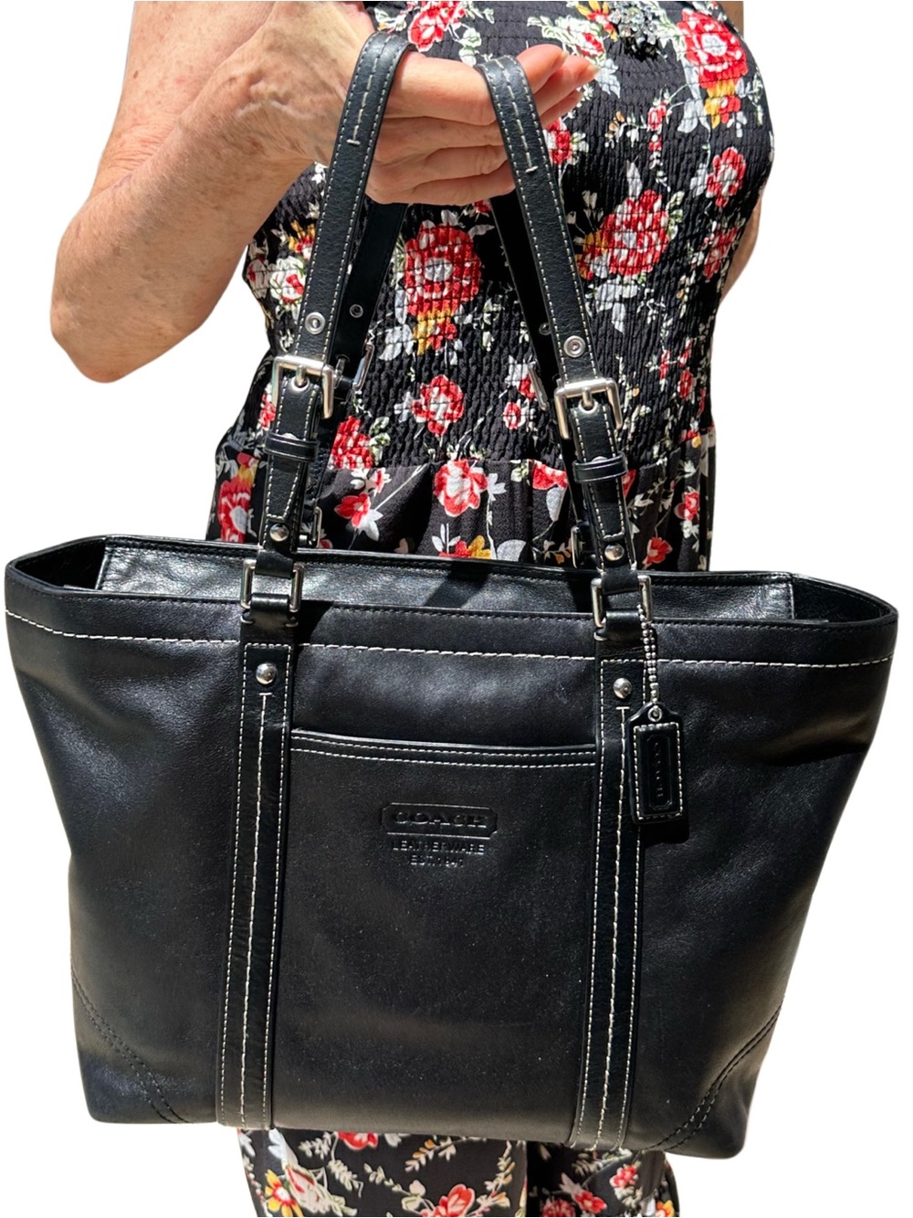 Coach 2008 Hampton Large Black Leather Tote with White Contrast Stitching 17x11